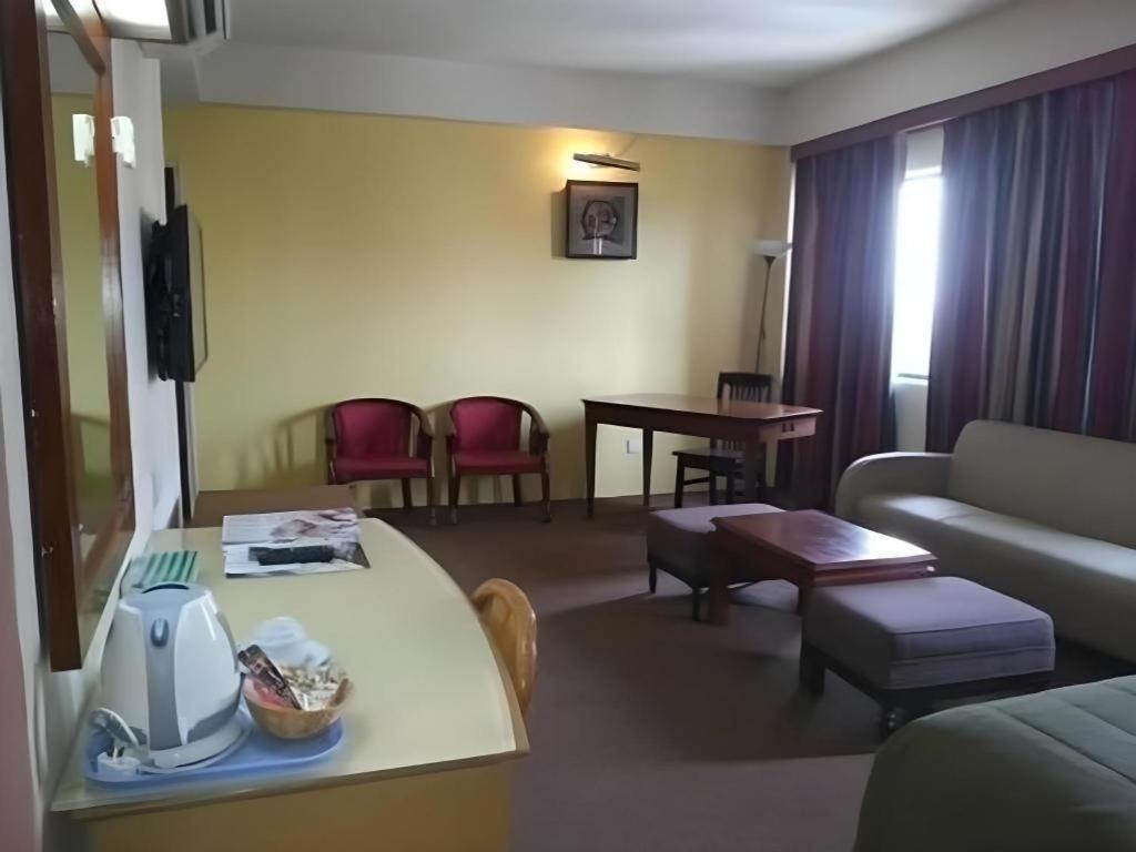 Klang Histana Hotel Extérieur photo