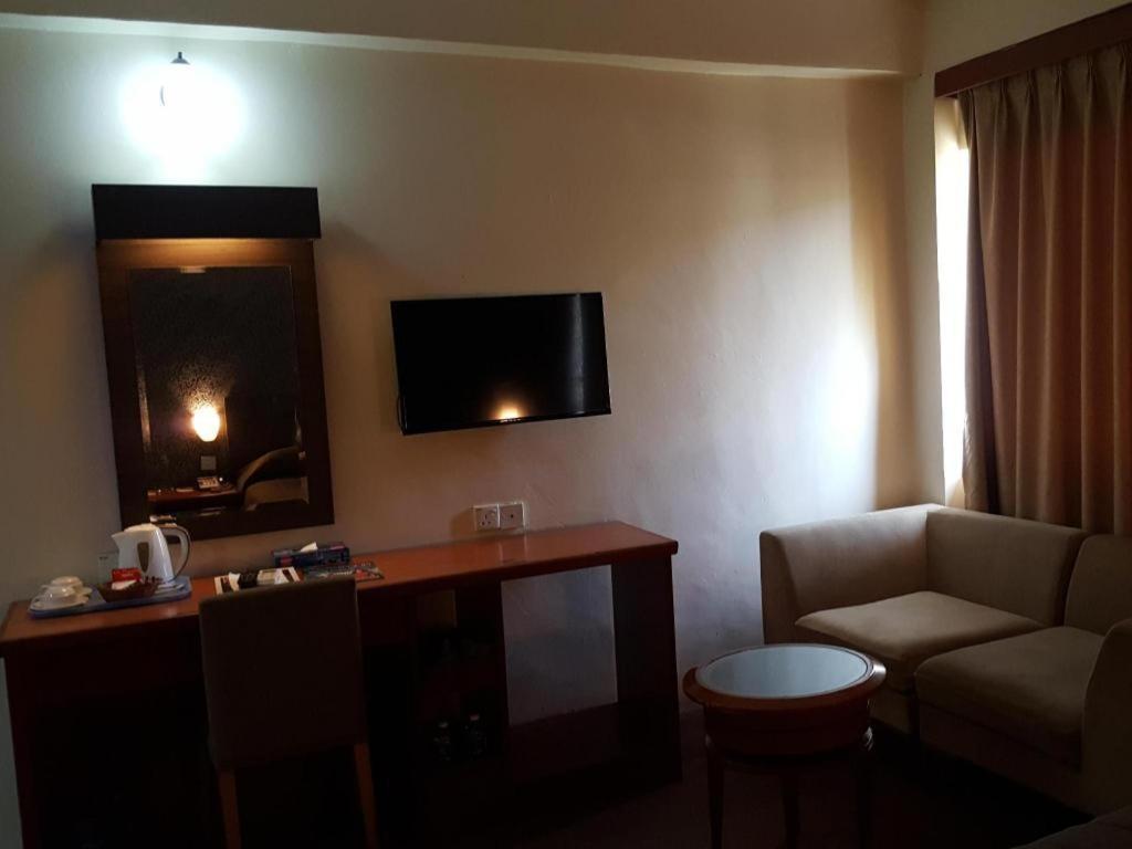 Klang Histana Hotel Extérieur photo