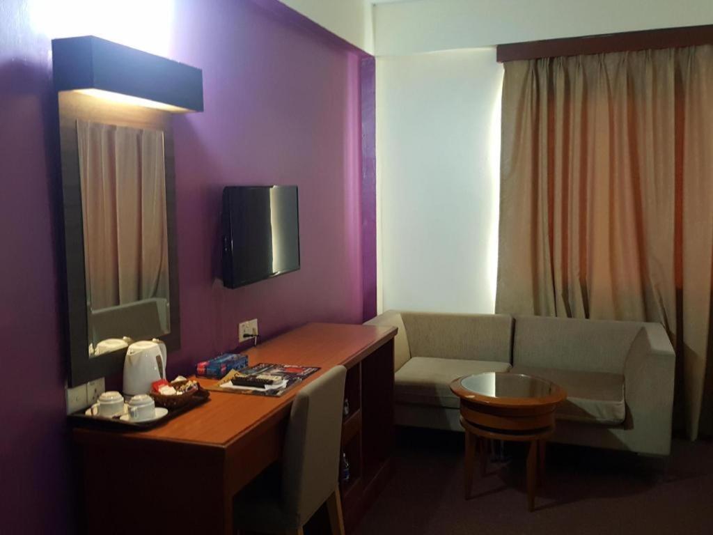 Klang Histana Hotel Extérieur photo
