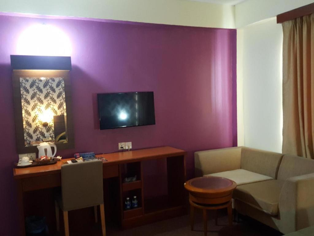 Klang Histana Hotel Extérieur photo