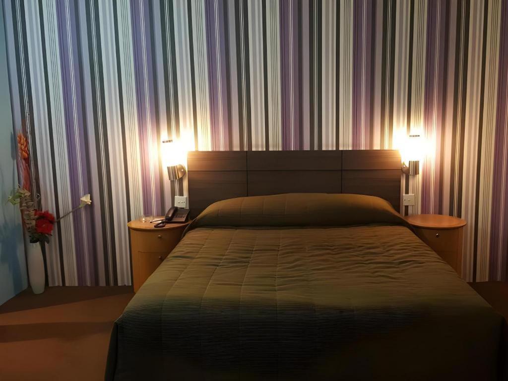 Klang Histana Hotel Extérieur photo